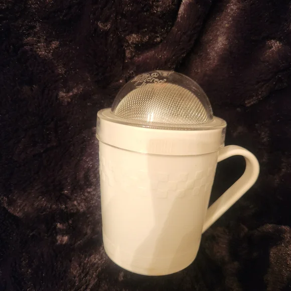 The Pampered Chef ~ Flour Sugar Shaker - Picture 2 of 4